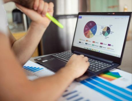 انشاء سيرة ذاتية انفوجرافيك